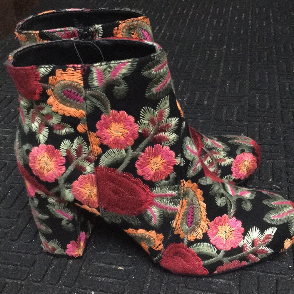 MIA embroidered booties, NWOT